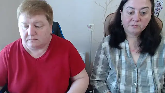 Snapshot of Lindy-Jeanie chatting on 05.05.26 Lindy-Jeanie online show from 05.05.26