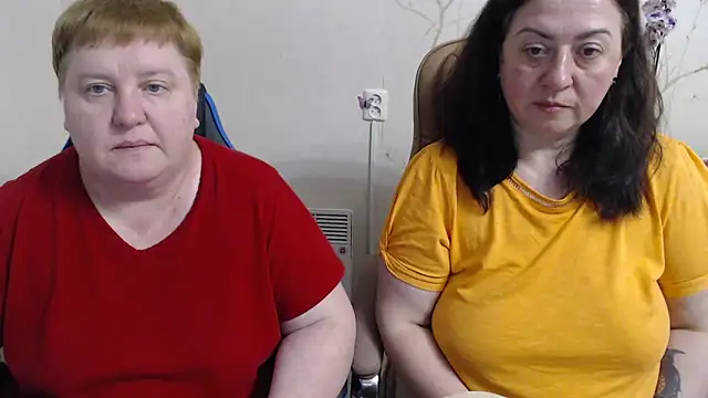 Snapshot of Lindy-Jeanie chatting on 05.07.26 Lindy-Jeanie online show from 05.07.26