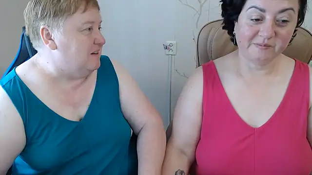 Snapshot of Lindy-Jeanie chatting on 06.20.26 Lindy-Jeanie online show from 06.20.26