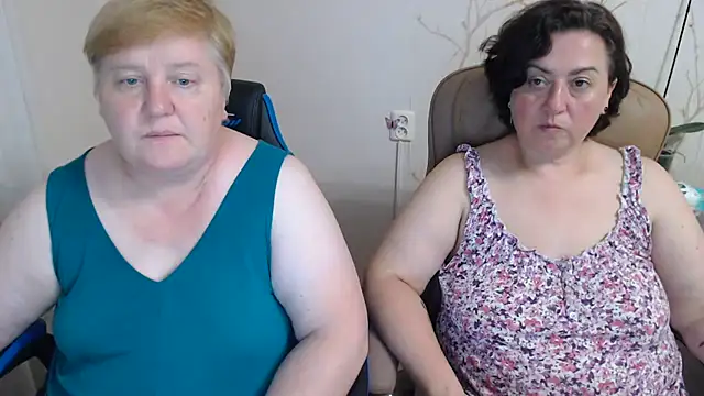 Snapshot of Lindy-Jeanie chatting on 08.03.26 Lindy-Jeanie online show from 08.03.26