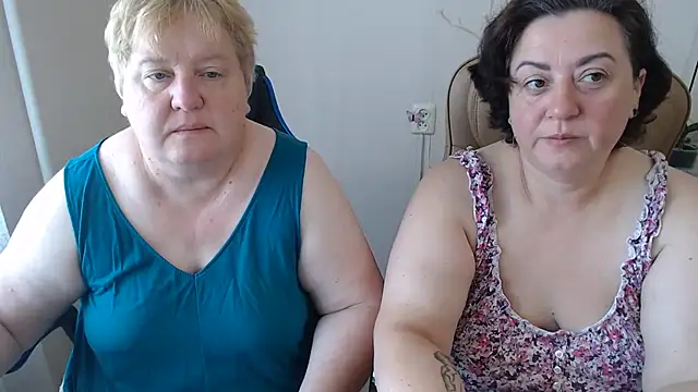 Snapshot of Lindy-Jeanie chatting on 08.06.26 Lindy-Jeanie online show from 08.06.26