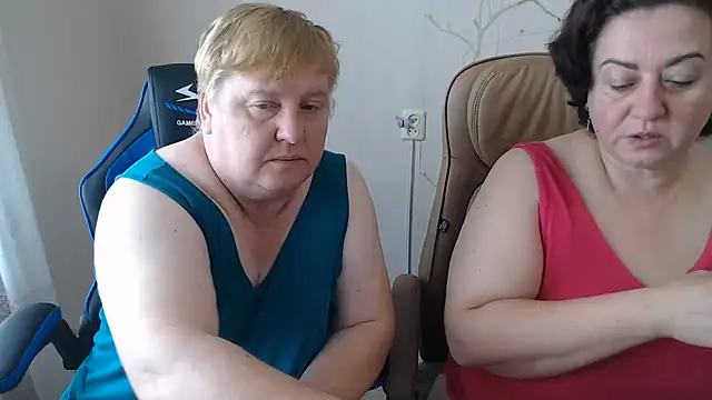 Snapshot of Lindy-Jeanie chatting on 08.07.26 Lindy-Jeanie online show from 08.07.26
