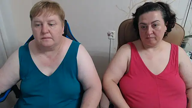 Snapshot of Lindy-Jeanie chatting on 08.07.26 Lindy-Jeanie online show from 08.07.26