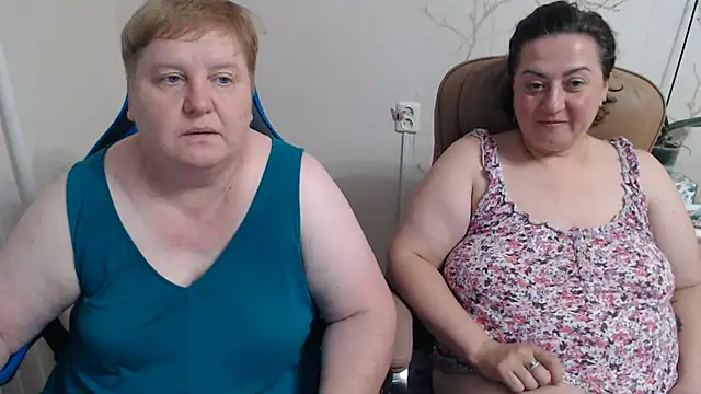 Snapshot of Lindy-Jeanie chatting on 08.08.26 Lindy-Jeanie online show from 08.08.26