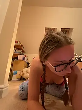 Snapshot of SophMaeexo chatting on 03.18.26 SophMaeexo online show from 03.18.26