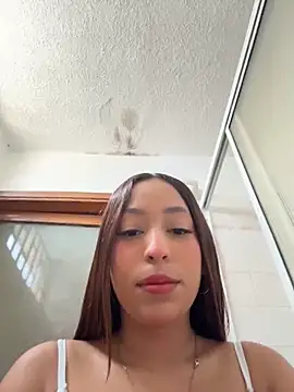 Snapshot of MiaCamille_ chatting on 05.16.26 MiaCamille online show from 05.16.26