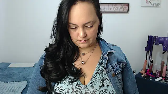Snapshot of Veroniicabbw_ chatting on 05.22.26 Veroniicabbw online show from 05.22.26