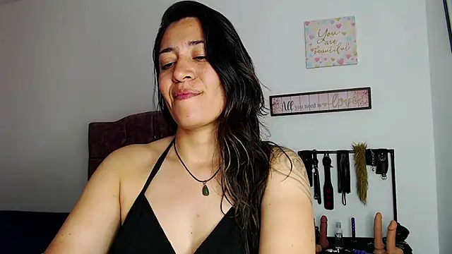 Snapshot of violeta_scott chatting on 06.05.26 violeta scott online show from 06.05.26