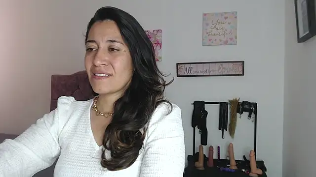 Snapshot of violeta_scott chatting on 06.15.26 violeta scott online show from 06.15.26