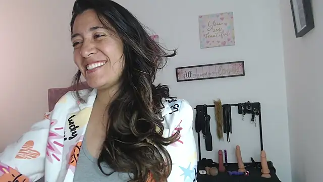 Snapshot of violeta_scott chatting on 06.16.26 violeta scott online show from 06.16.26