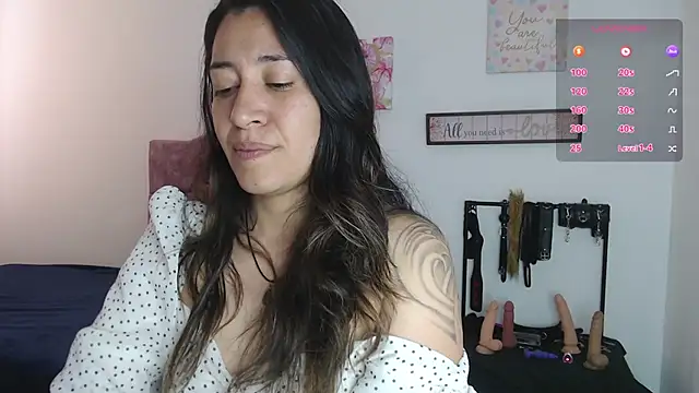 Snapshot of violeta_scott chatting on 06.25.26 violeta scott online show from 06.25.26