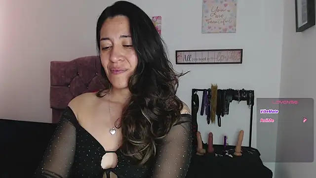 Snapshot of violeta_scott chatting on 06.29.26 violeta scott online show from 06.29.26