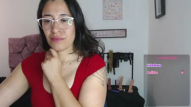 Snapshot of violeta_scott chatting on 07.23.26 violeta scott online show from 07.23.26