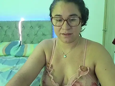Snapshot of estrellajunior chatting on 05.24.26 estrellajunior online show from 05.24.26