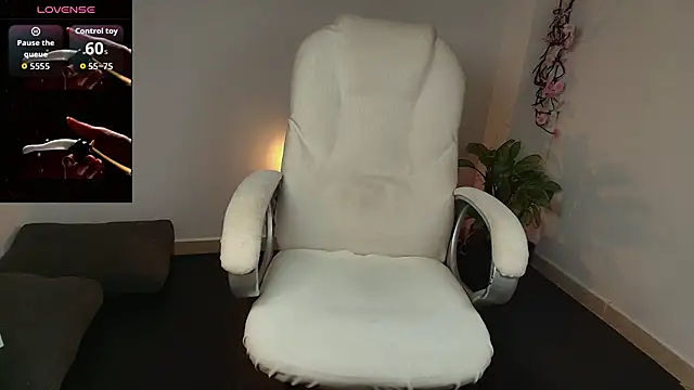 Snapshot of Roma_Niaa chatting on 05.10.26 Roma Niaa online show from 05.10.26