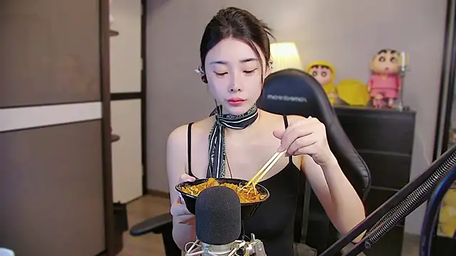 Snapshot of XiaoYuBao- chatting on 07.12.26 XiaoYuBao- online show from 07.12.26