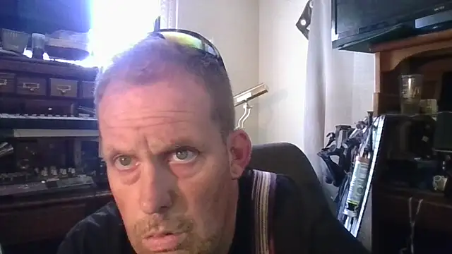 Snapshot of strokingjoe14585 chatting on 04.25.26 strokingjoe14585 online show from 04.25.26