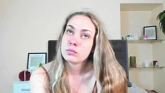 Snapshot of MelanieCuty chatting on 04.07.26 MelanieCuty online show from 04.07.26