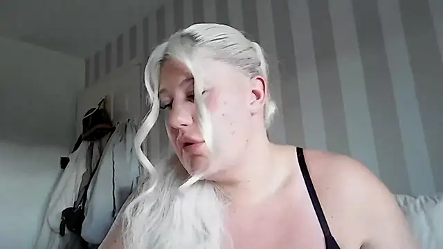Snapshot of Lexi_Laura chatting on 05.14.26 Lexi Laura online show from 05.14.26