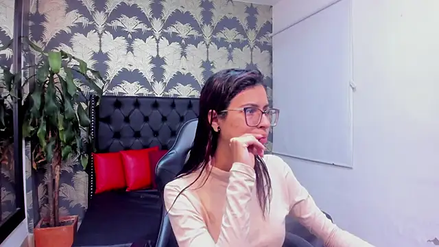 Snapshot of Emily_Lopera chatting on 04.30.26 Emily Lopera online show from 04.30.26