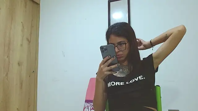 Snapshot of Emily_Lopera chatting on 05.30.26 Emily Lopera online show from 05.30.26