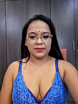 Snapshot of hornyrosy321 chatting on 05.22.26 hornyrosy321 online show from 05.22.26