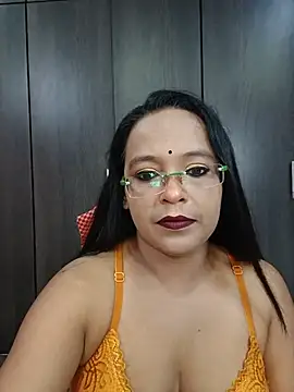 Snapshot of hornyrosy321 chatting on 05.29.26 hornyrosy321 online show from 05.29.26