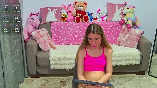 Snapshot of MayaJenner chatting on 07.04.26 MayaJenner online show from 07.04.26