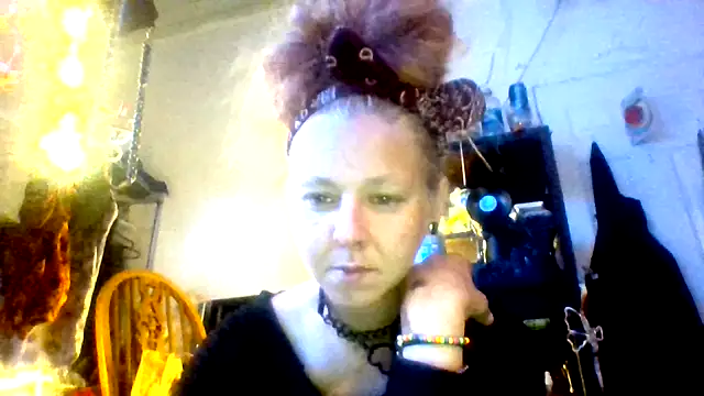 Snapshot of Ambionce chatting on 05.27.26 Ambionce online show from 05.27.26