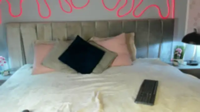 Snapshot of im_Valskin chatting on 05.18.26 im Valskin online show from 05.18.26