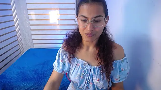 kiara valmont online show from 03.14.26