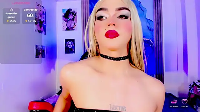 Snapshot of blonde_queen- chatting on 06.11.26 blonde queen- online show from 06.11.26