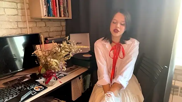 SarahHunnye online show from 03.15.26