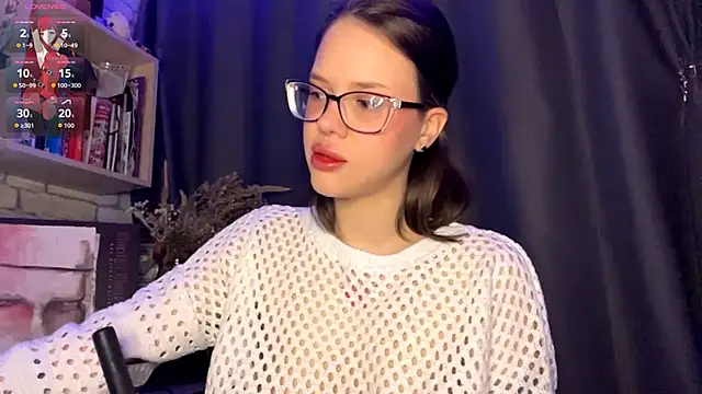 Snapshot of SarahHunnye chatting on 03.28.26 SarahHunnye online show from 03.28.26
