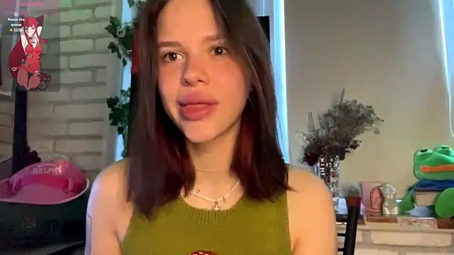 Snapshot of SarahHunnye chatting on 05.01.26 SarahHunnye online show from 05.01.26