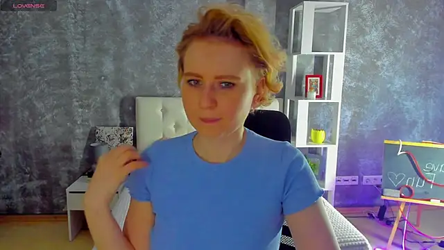 Snapshot of Shiny_Liss chatting on 05.12.26 Shiny Liss online show from 05.12.26