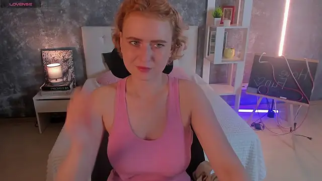 Snapshot of Shiny_Liss chatting on 07.18.26 Shiny Liss online show from 07.18.26