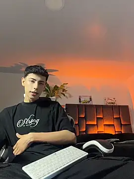 Snapshot of SebastianReed_ chatting on 04.24.26 SebastianReed online show from 04.24.26
