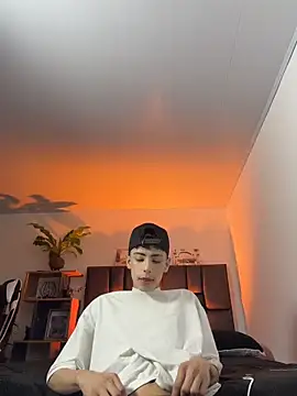 Snapshot of SebastianReed_ chatting on 04.29.26 SebastianReed online show from 04.29.26