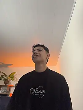 Snapshot of SebastianReed_ chatting on 05.02.26 SebastianReed online show from 05.02.26