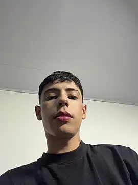 Snapshot of SebastianReed_ chatting on 05.18.26 SebastianReed online show from 05.18.26