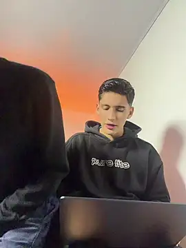 Snapshot of SebastianReed_ chatting on 05.19.26 SebastianReed online show from 05.19.26