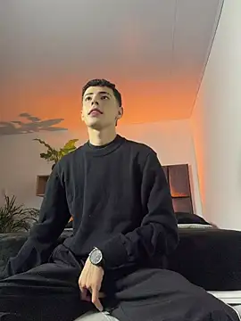 Snapshot of SebastianReed_ chatting on 05.21.26 SebastianReed online show from 05.21.26