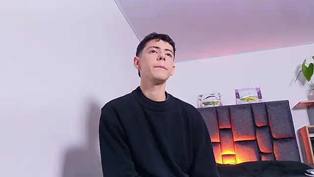 Snapshot of SebastianReed_ chatting on 05.23.26 SebastianReed online show from 05.23.26