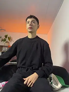 Snapshot of SebastianReed_ chatting on 05.27.26 SebastianReed online show from 05.27.26