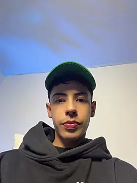 Snapshot of SebastianReed_ chatting on 06.20.26 SebastianReed online show from 06.20.26