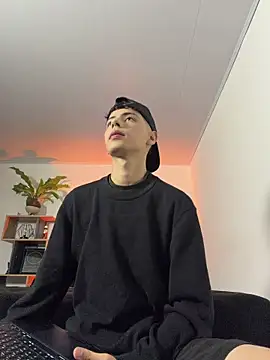 Snapshot of SebastianReed_ chatting on 06.25.26 SebastianReed online show from 06.25.26