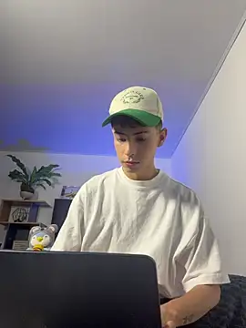 Snapshot of SebastianReed_ chatting on 06.30.26 SebastianReed online show from 06.30.26
