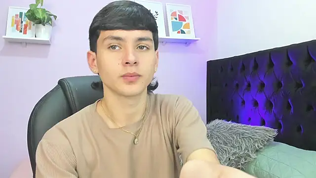 Snapshot of Andrew_restrepoo chatting on 06.16.26 Andrew restrepoo online show from 06.16.26