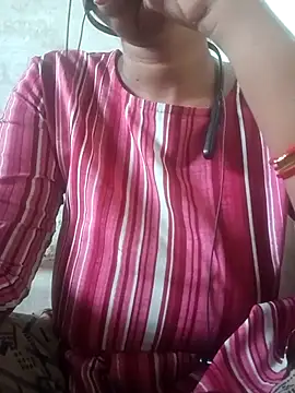 Snapshot of Mona_ji32 chatting on 04.27.26 Mona ji32 online show from 04.27.26